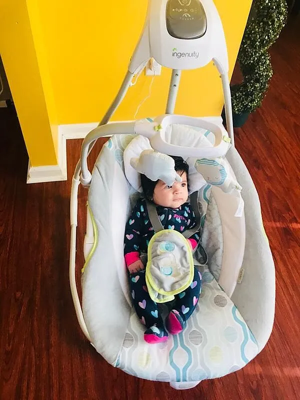 Ingenuity SimpleComfort Babyschaukel Everston drehbar weißes Rauschen