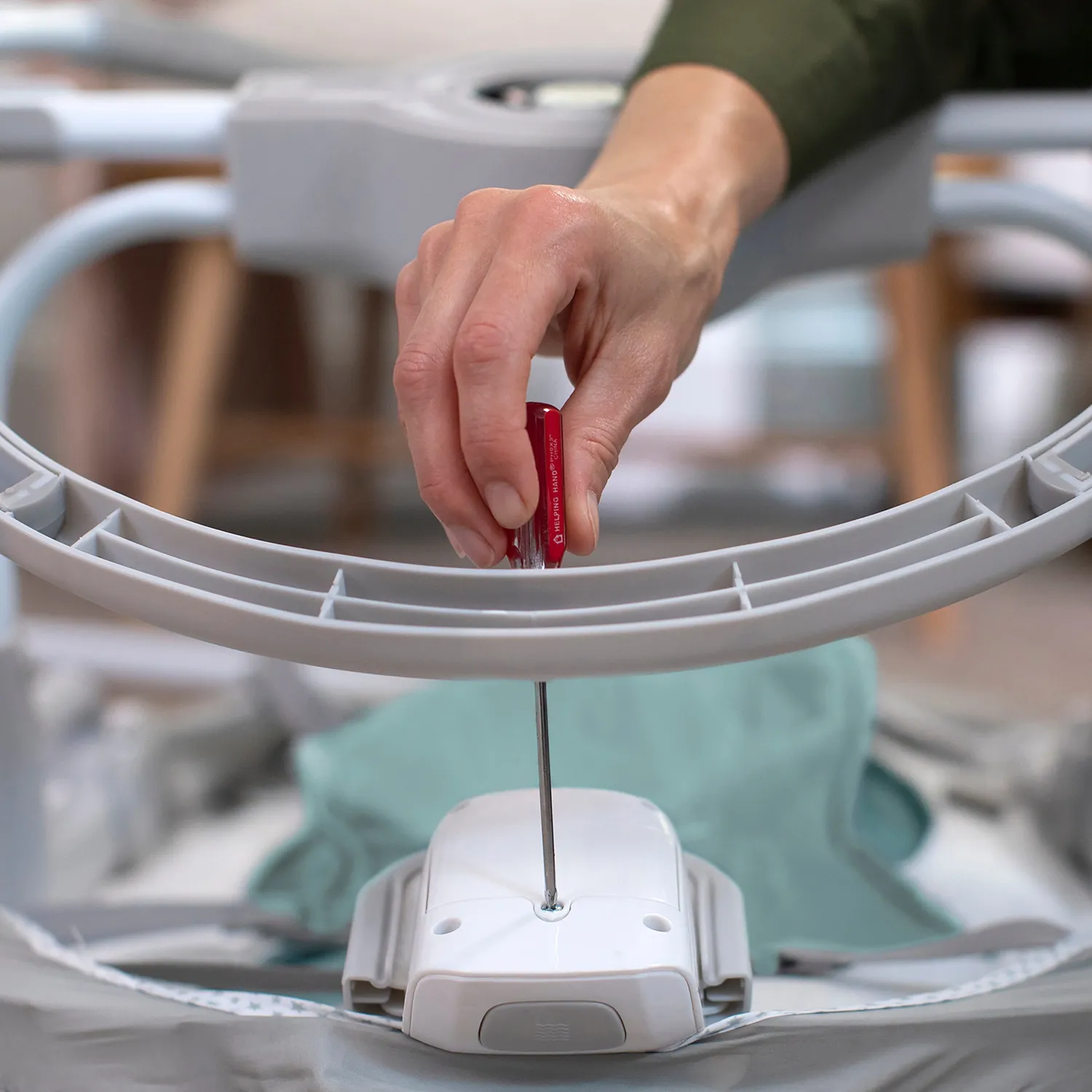 Ingenuity InLighten Pemberton Babyschaukel 2-in-1 mit Vibration