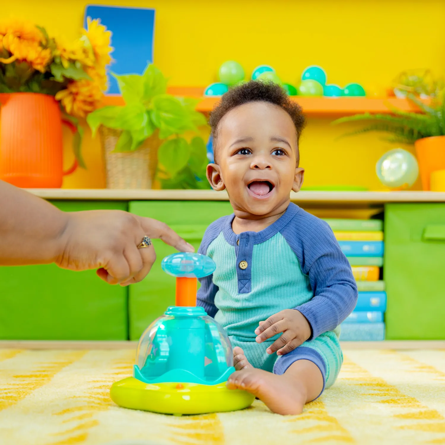 Bright Starts Press & Glow Spinner Musikspielzeug mit Licht