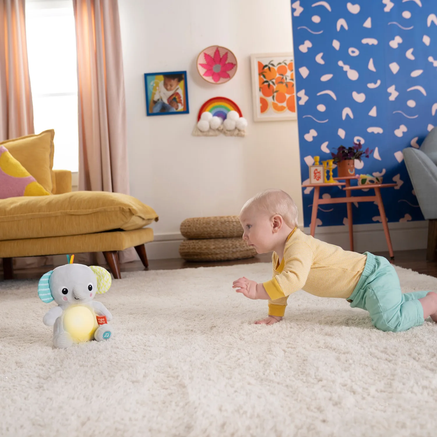 Bright Starts Hug-a-bye Baby Elefant Kuscheltier mit Licht & Musik