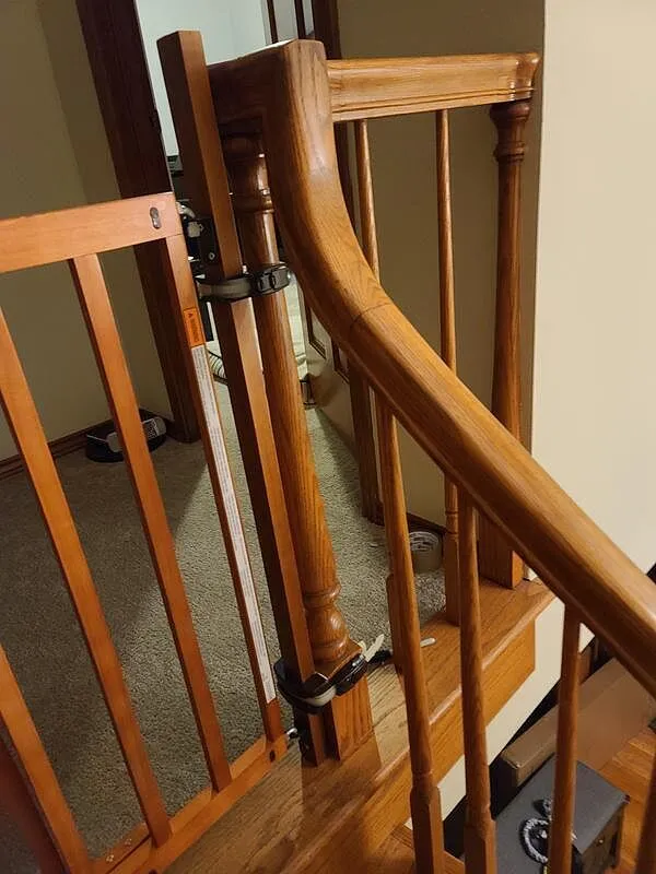 Ingenuity Stairway Banister to Banister Montageset für Treppengitter