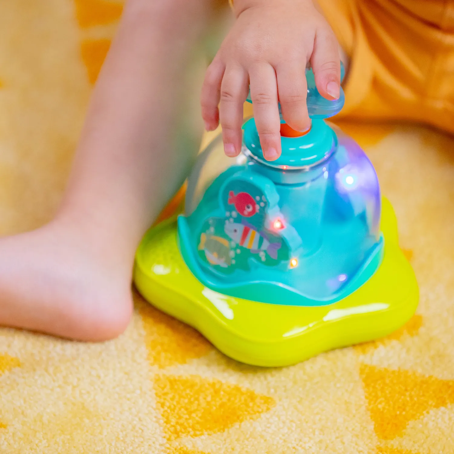 Bright Starts Press & Glow Spinner Musikspielzeug mit Licht