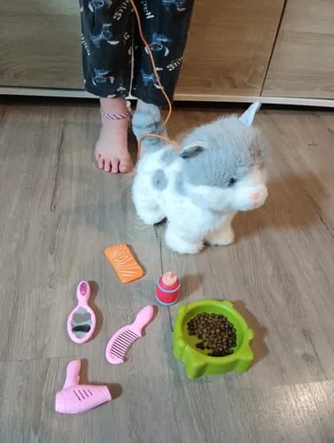 TUMAMA Spielzeugkatze Plüsch interaktiv mit Pflege-Set