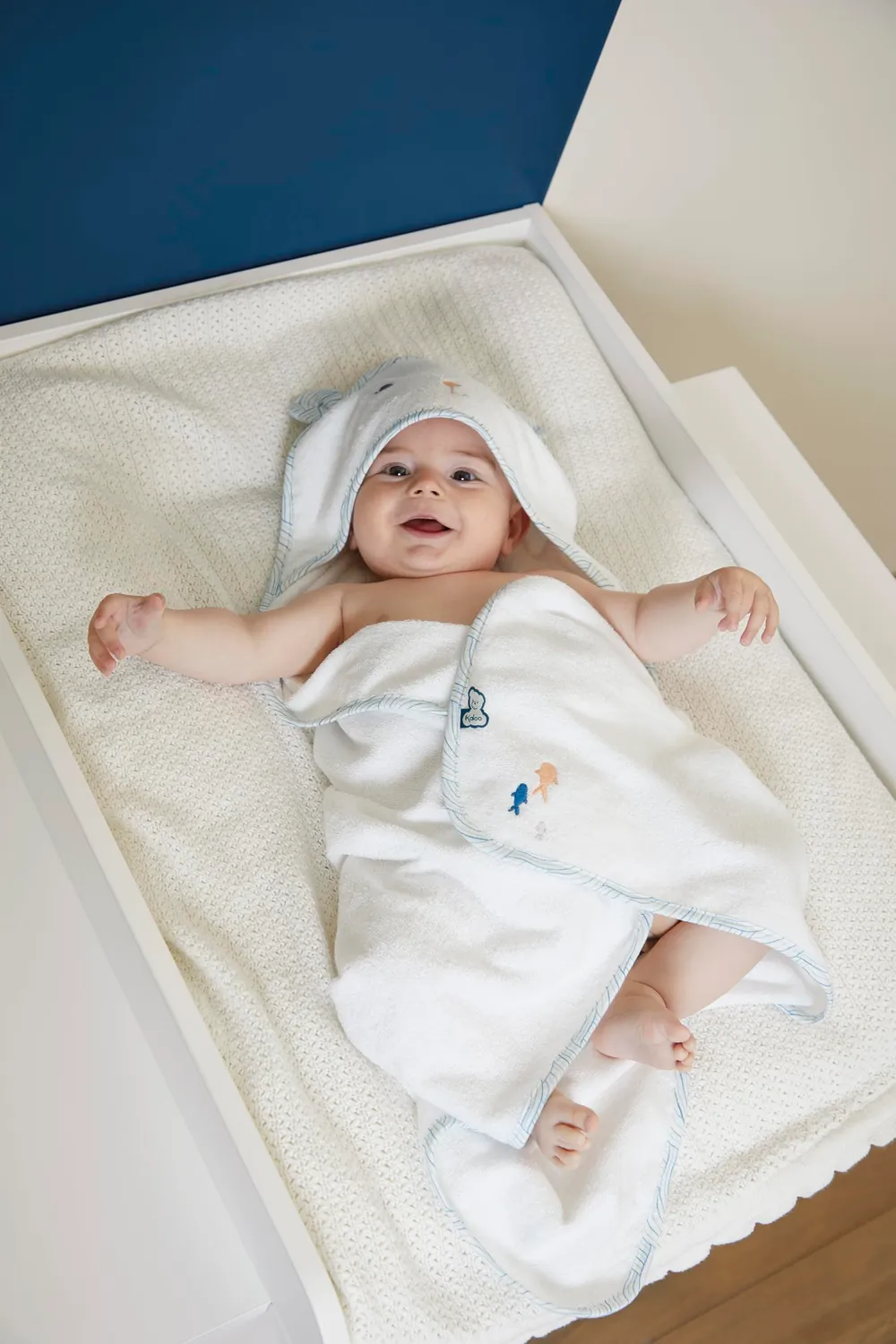 Kaloo Petit Calme Baby-Badeset Bambus Kapuzenhandtuch 75 cm + Bürste