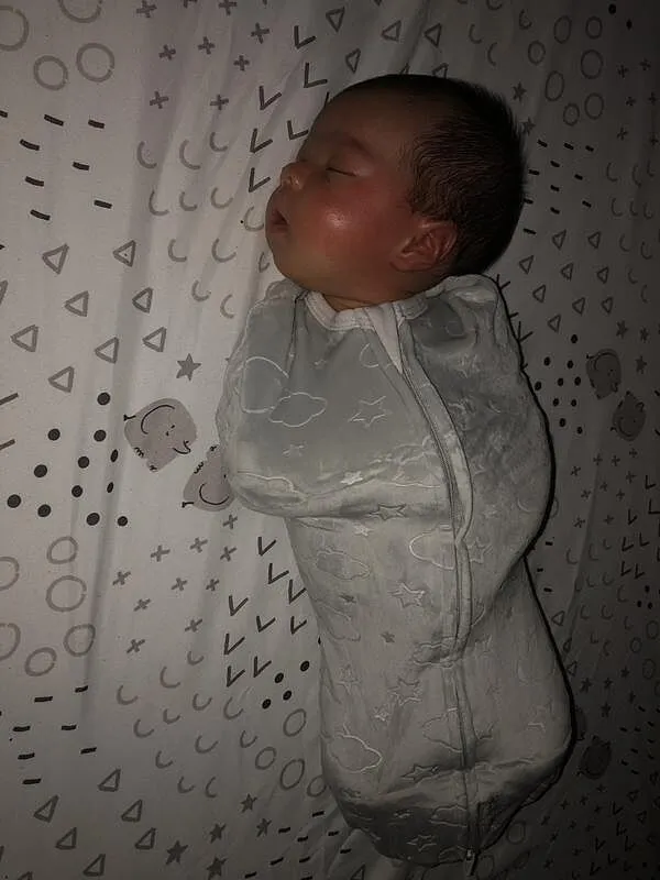 SwaddleMe Pod Pucksack Neugeborene 0-2 Monate 2er Wolken