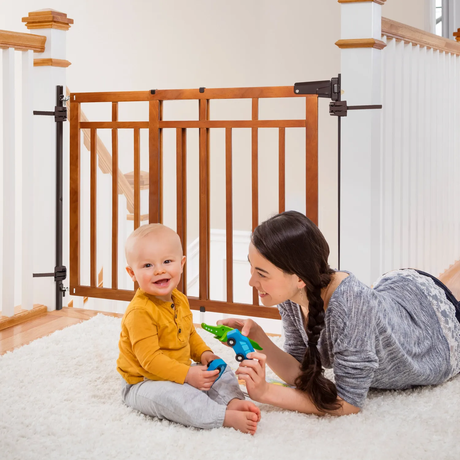 Ingenuity Stairway+ 48W Baby Treppengitter Kirsche 81-122 cm