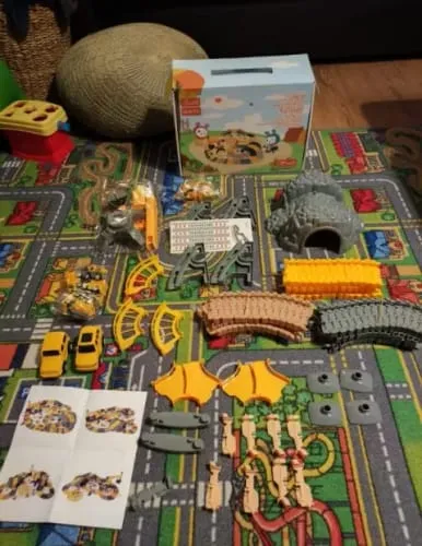 TUMAMA Construction Rennbahn Set Baufahrzeuge biegbar