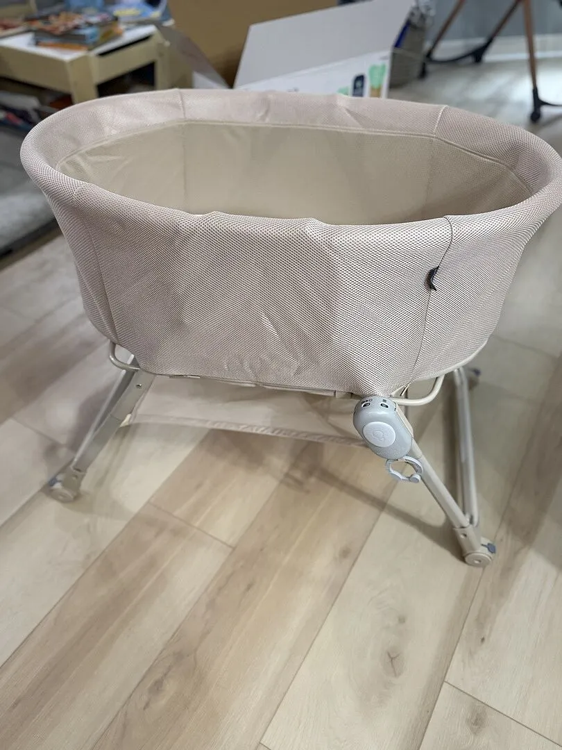 Ingenuity Snooze & Stow Easy-Folding Babybett Sand mit Sound