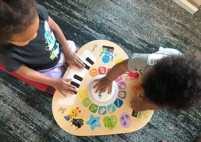 Baby Einstein Clever Composer Tune Table Spieltisch Holz