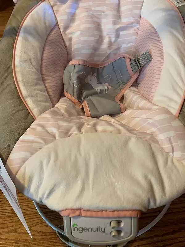 Ingenuity Flora Einhorn Babywippe mit Vibration+Musik