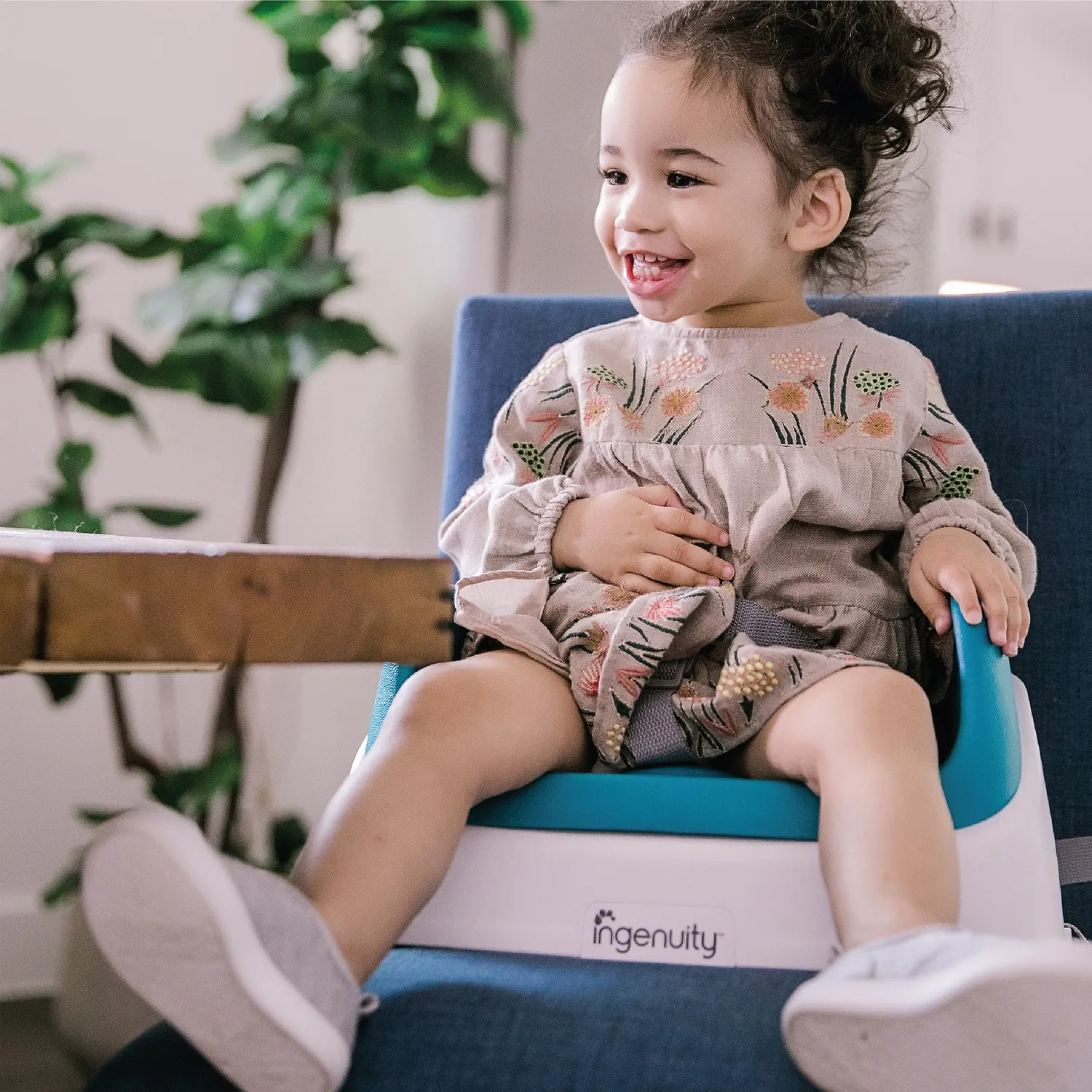 Ingenuity SmartClean Sitzerhöhung Pfau Blau abwischbar
