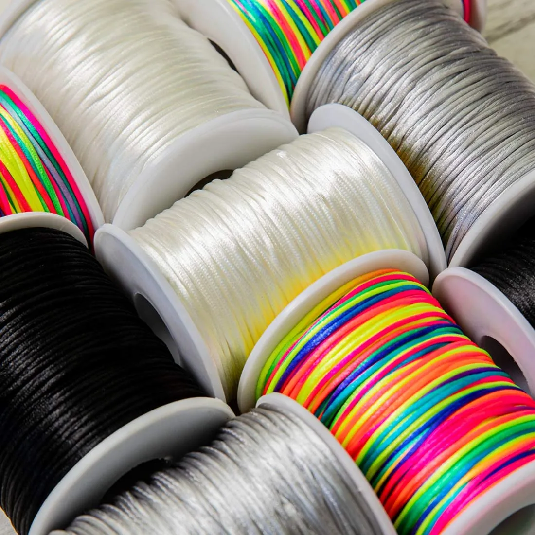 let's make Satin Rattail Nylonschnur weiß 75 m