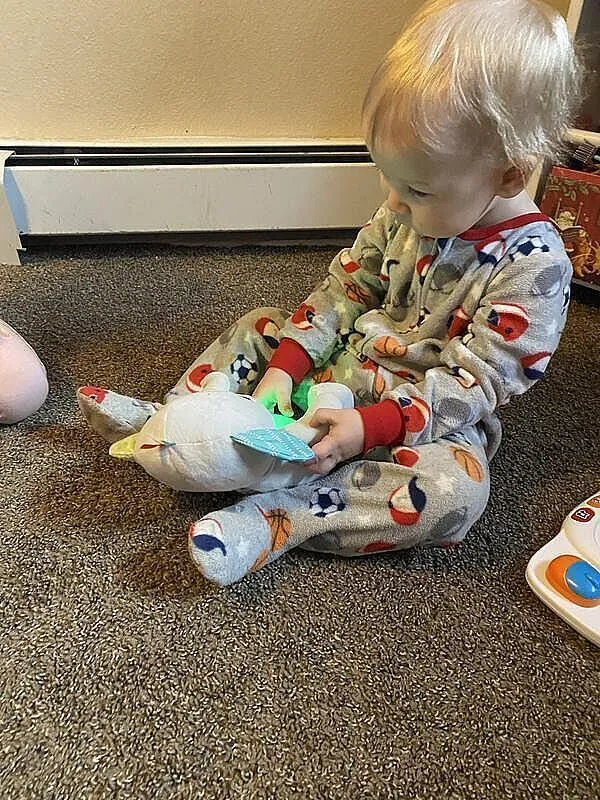 Bright Starts Hug-a-bye Baby Elefant Kuscheltier mit Licht & Musik