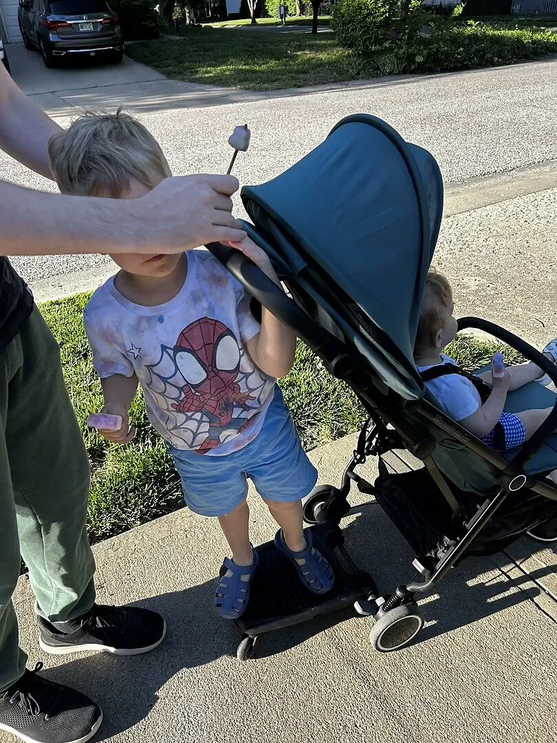 Ingenuity FoldAway Trittbrett mit Sitz für Kinderwagen
