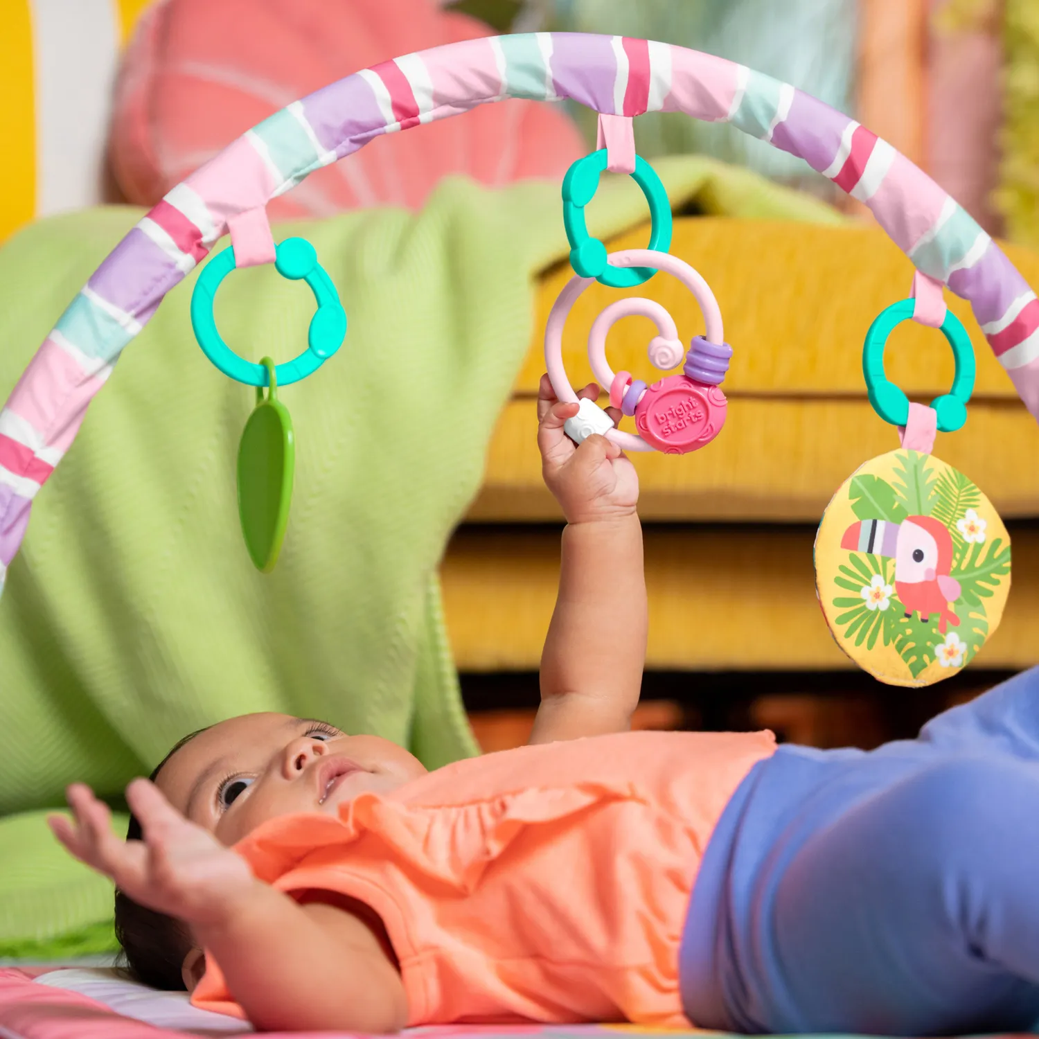 Bright Starts Pink Palms Tiki Spieldecke mit Spielbogen rosa 3in1