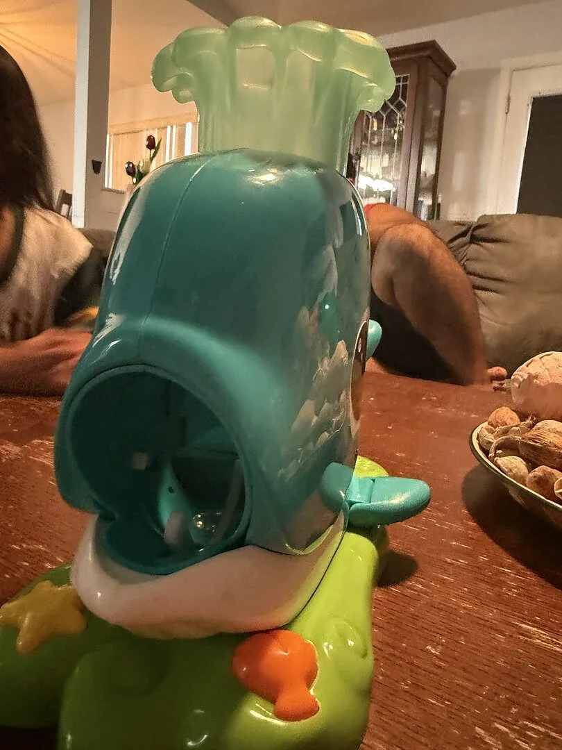 Bright Starts Silly Spout Whale Ball Popper Kugelspiel 3 Bälle mit Licht