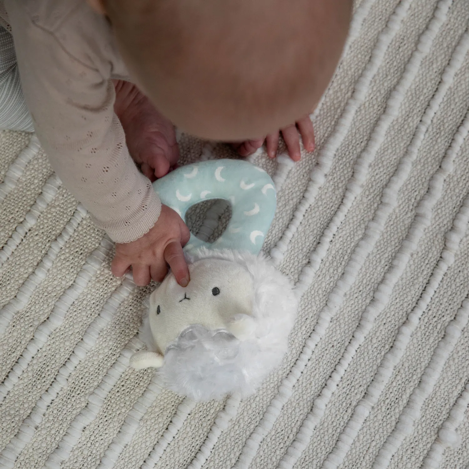 Ingenuity Sheppy the Sheep Ringrassel Plüsch sanft