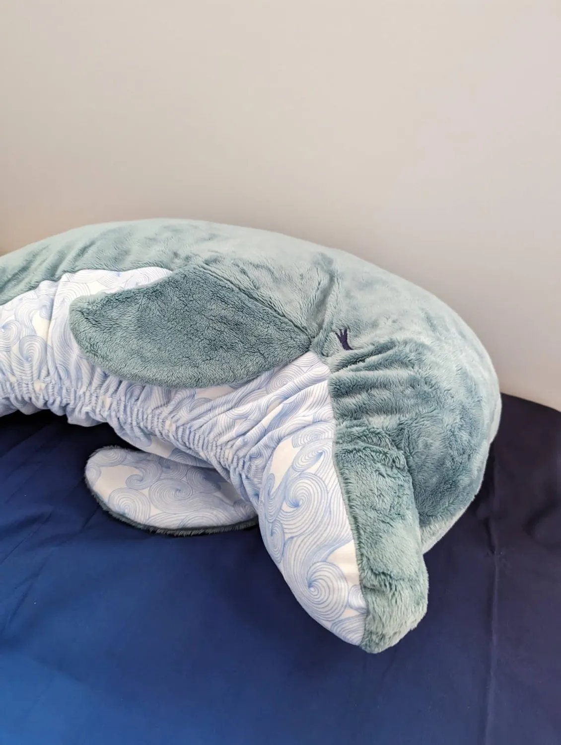 Kaloo Petit Calme Plüschdelfin Kuscheltier 60 cm grün
