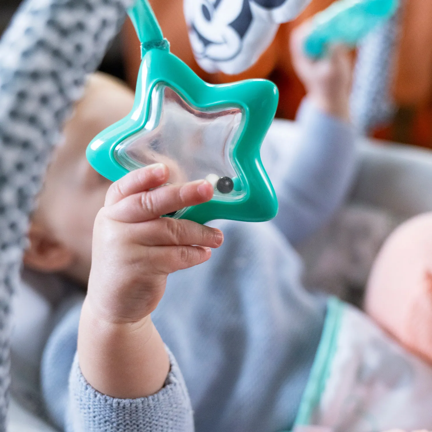 Bright Starts Disney Mickey Cloudscapes Babywippe Musik