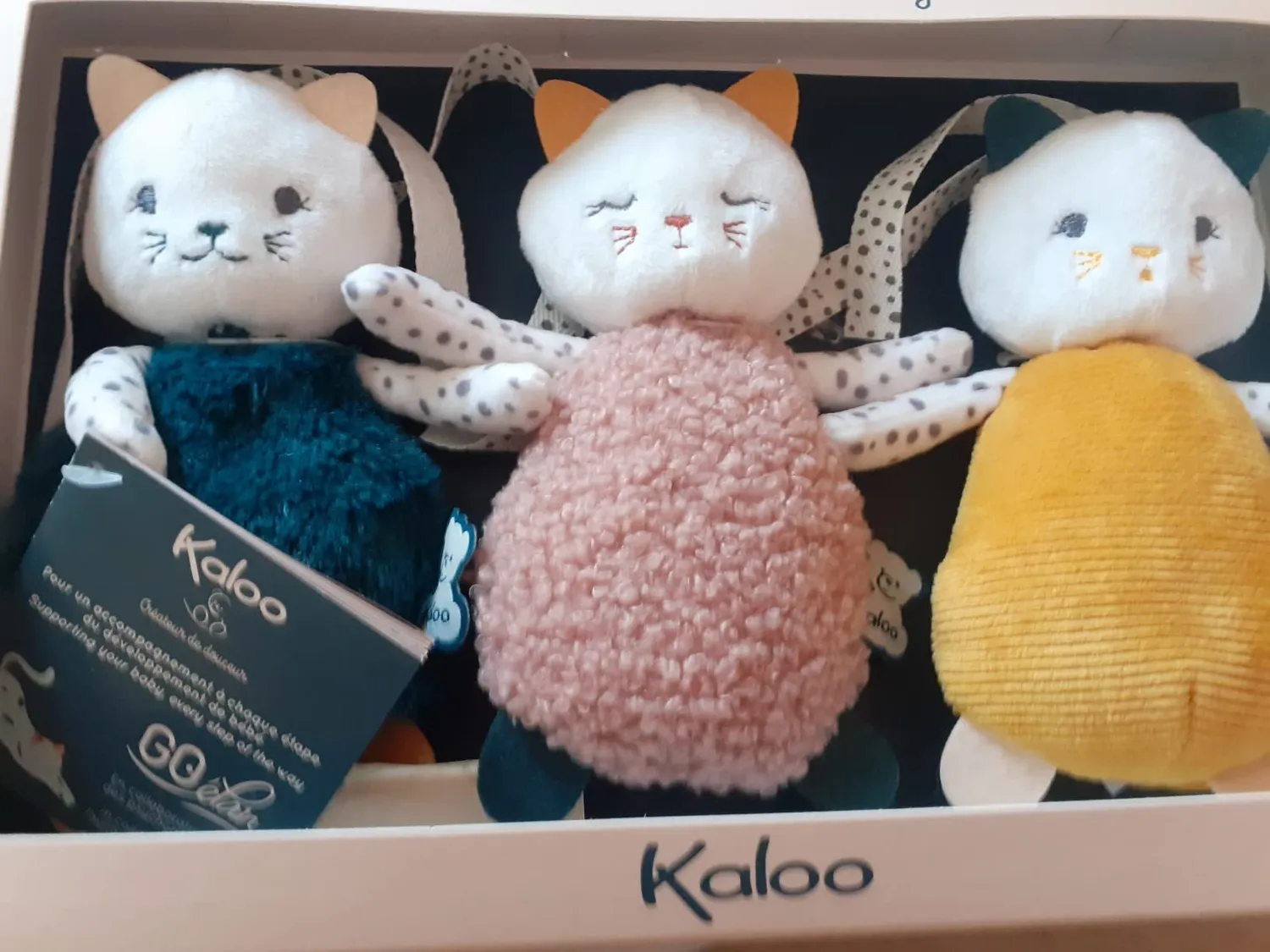 Kaloo Stimuli K971600 Plüschkatzen 3er-Set 14 cm