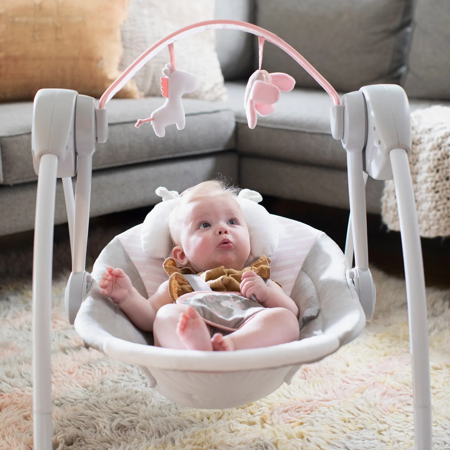 Ingenuity Comfort 2 Go Babyschaukel Flora Einhorn tragbar