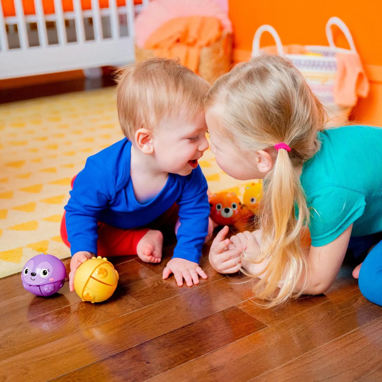 Bright Starts Giggables Roll & Chase Pals Ball 6er Pack mit Sound