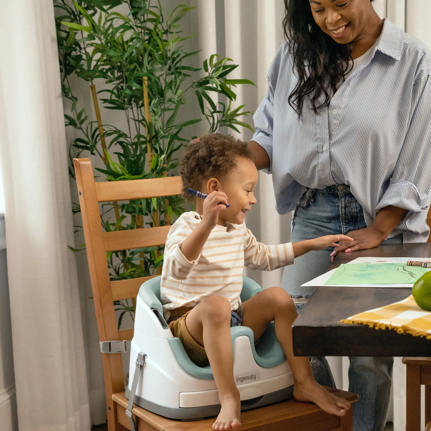 Ingenuity Baby Base 2-in-1 Booster Mist mit Tablett