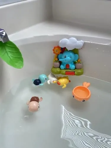TUMAMA Badespielzeug Wolke Wasserfall mit Saugnäpfen