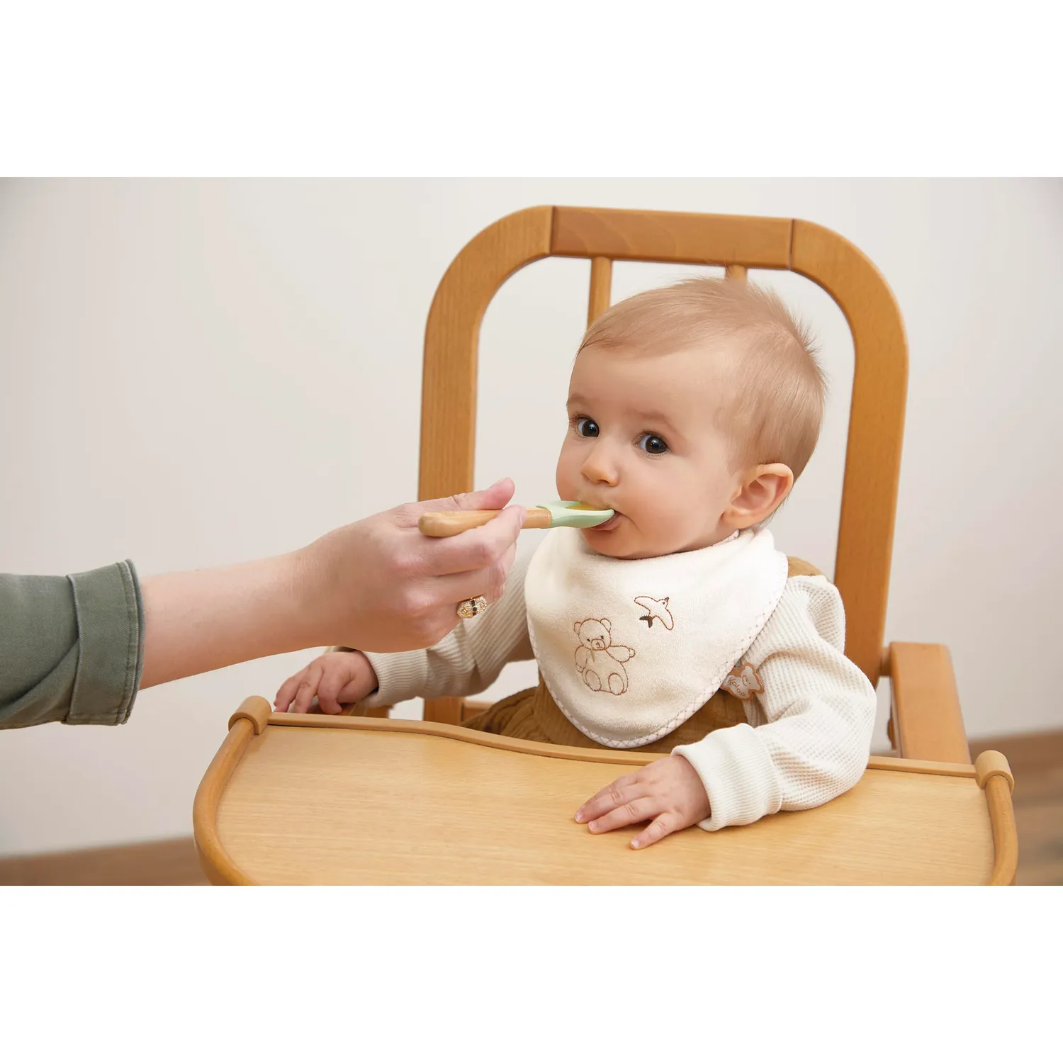 Kaloo Grignoti Löffel-Set mit Lätzchen creme ab Geburt