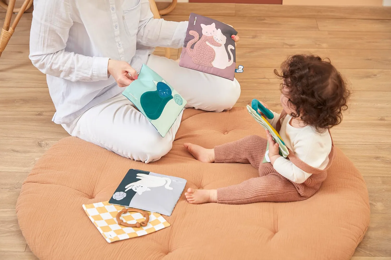 Kaloo Stimuli Sinneskarten 5er mit Beißring waschbar