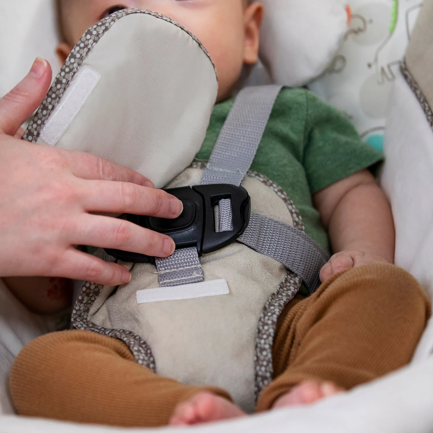 Ingenuity Soothe n Delight Babyschaukel Cozy Kingdom faltbar