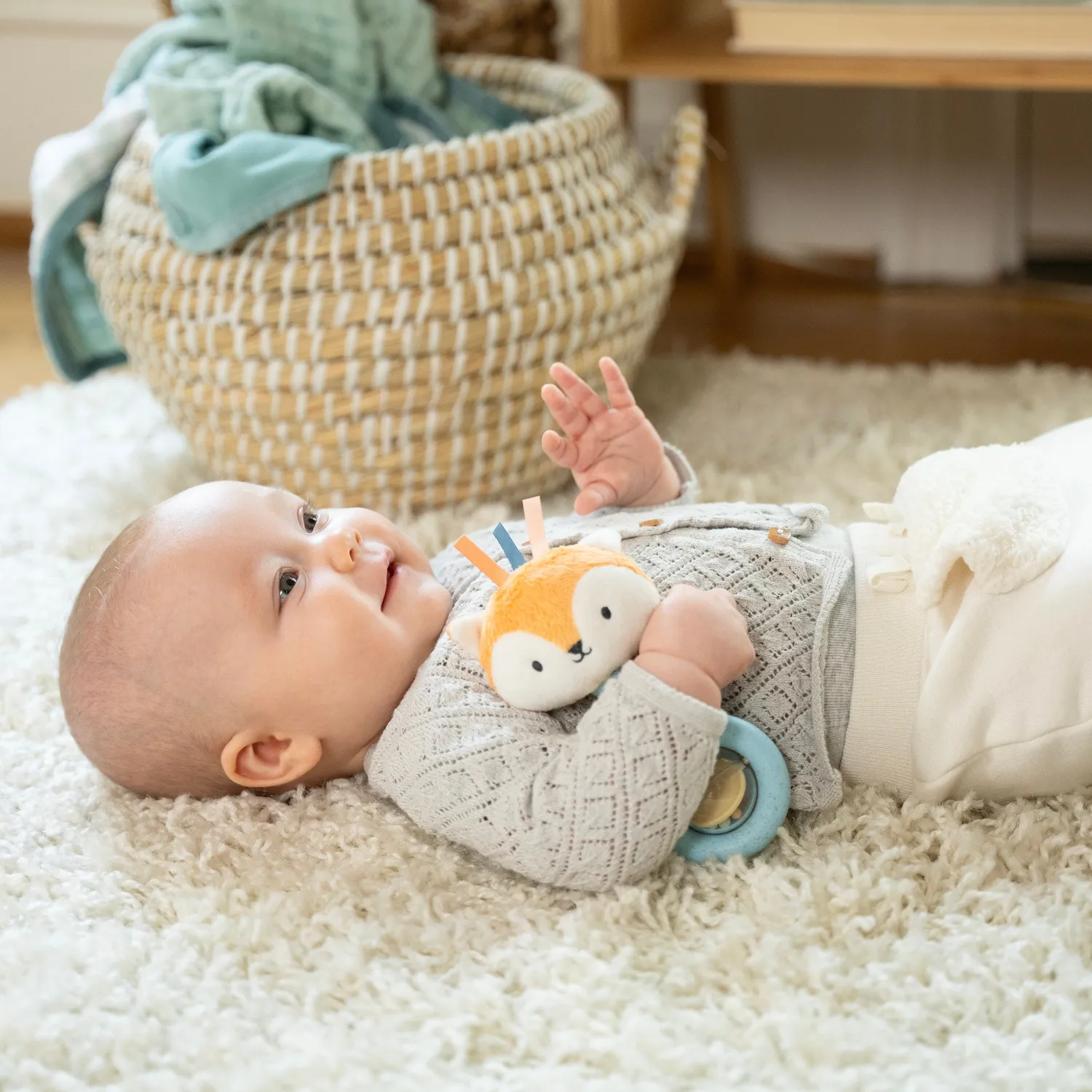 Ingenuity Kitt Babyrassel Ring Fuchs pflanzenbasiert 0-36 Monate