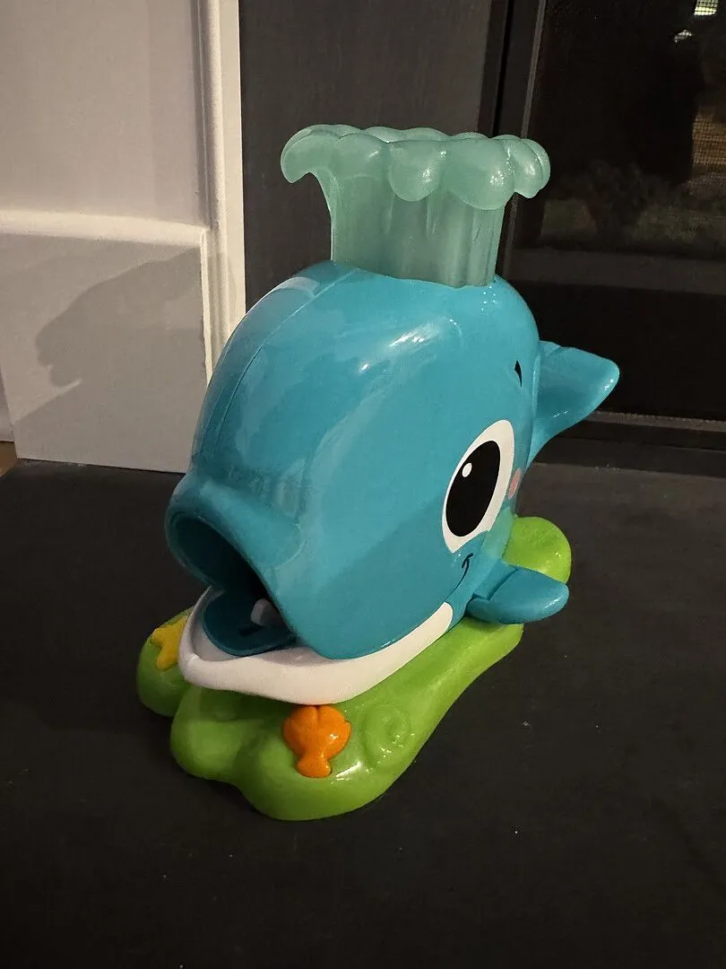 Bright Starts Silly Spout Whale Ball Popper Kugelspiel 3 Bälle mit Licht