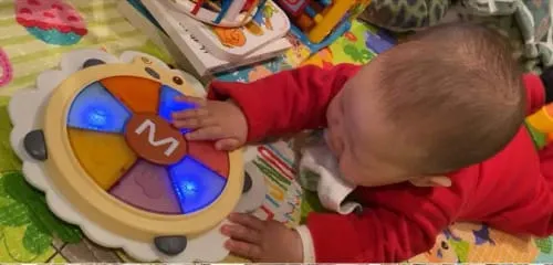 TUMAMA Musik Plüschspielzeug mit Licht und Sound Baby