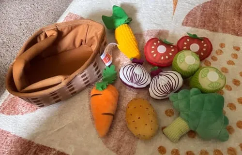 TUMAMA Plüschgemüse Set 7-teilig sensorisch mit Korb