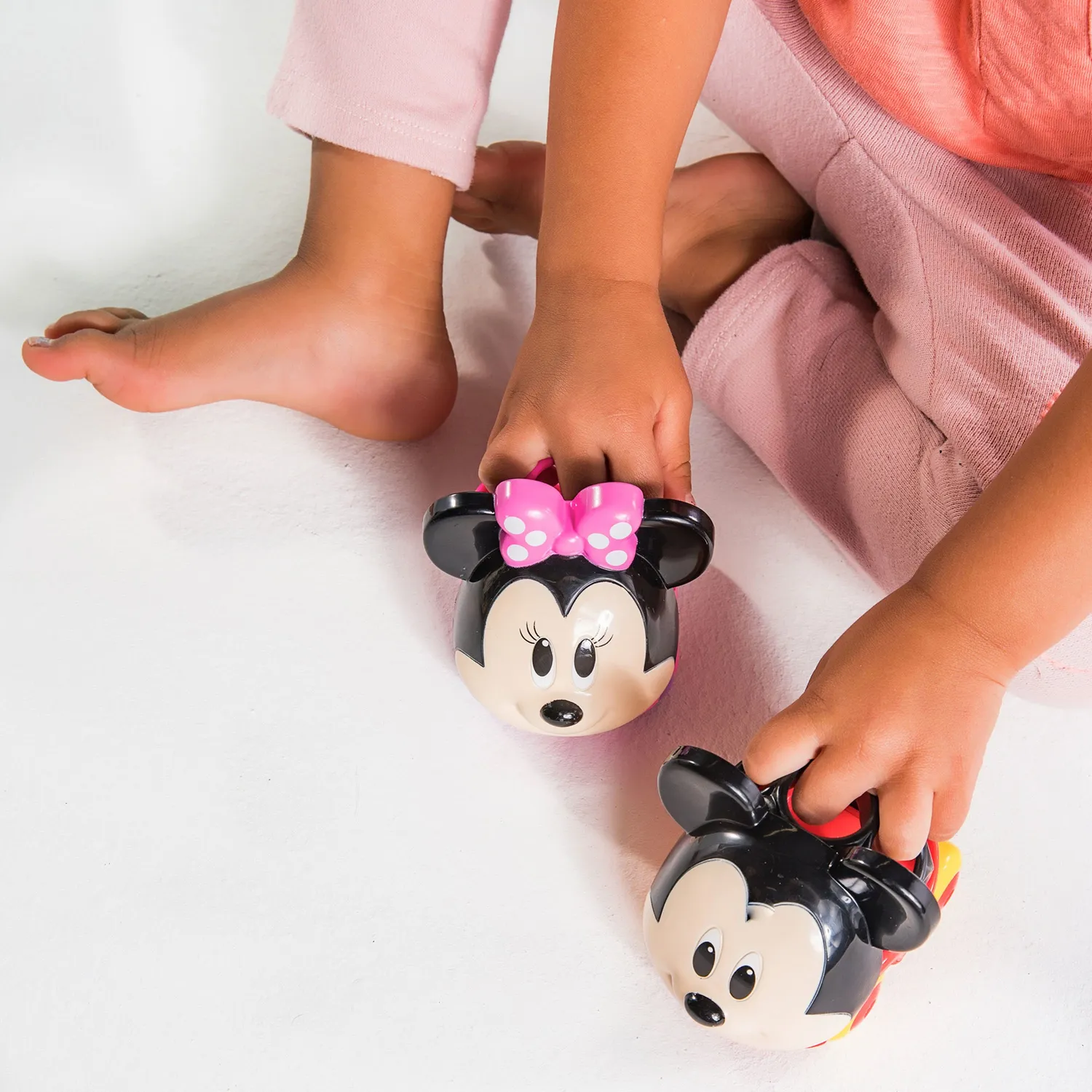 Disney Baby Go Grippers Mickey Mouse Friends Rennauto 2er-Set greifbar