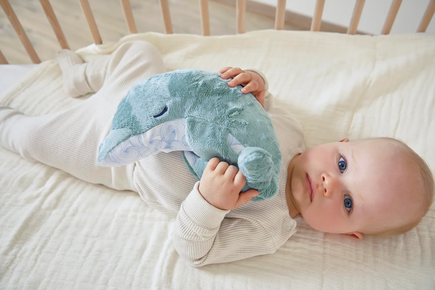 Kaloo Petit Calme Delfin Wärmflasche Kuscheltier warm kalt