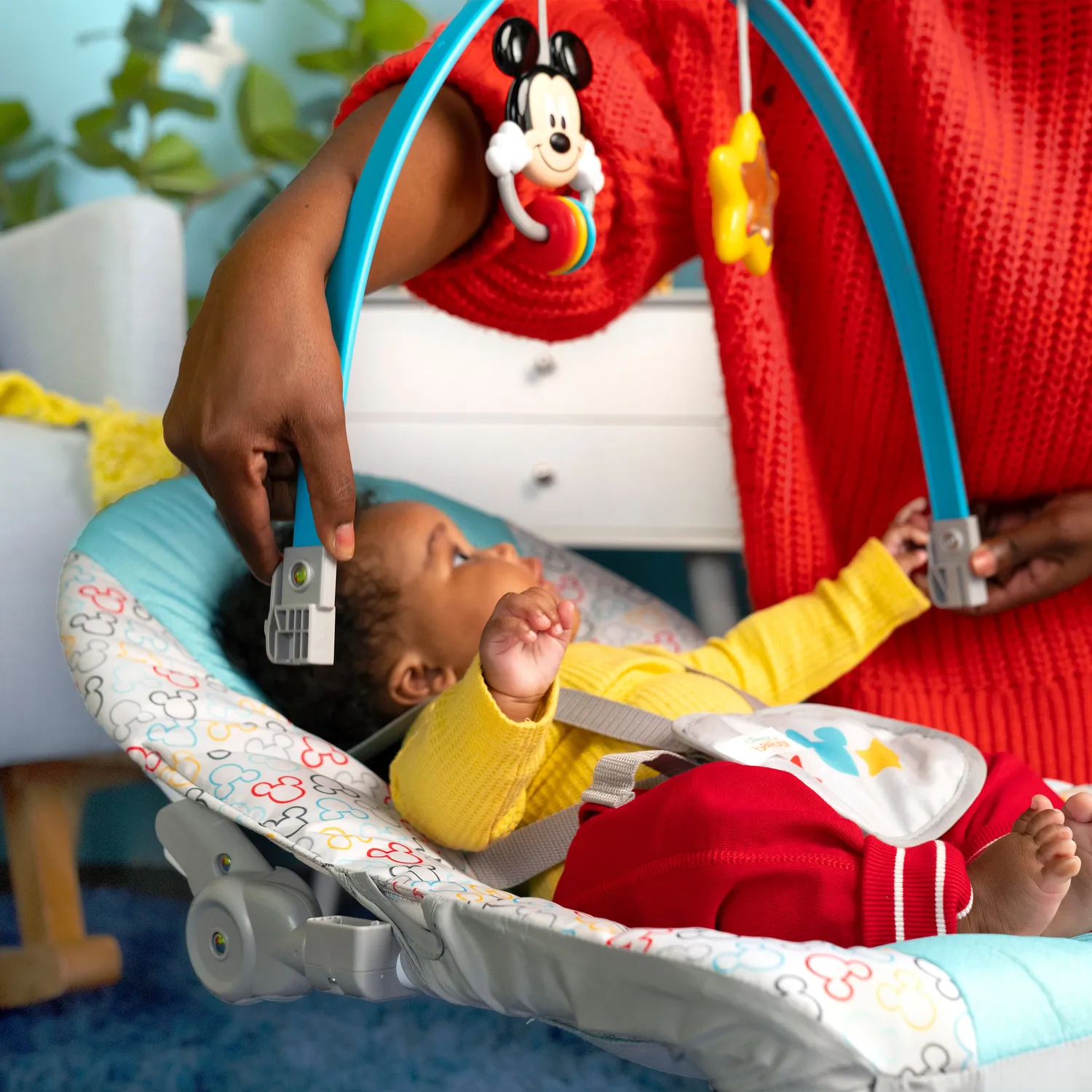 Bright Starts Disney Mickey Baby Rocker Wippe Vibration