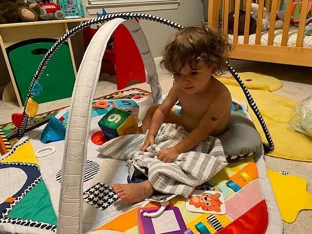 Baby Einstein Sensory Play Space Spieldecke mit Spielbogen