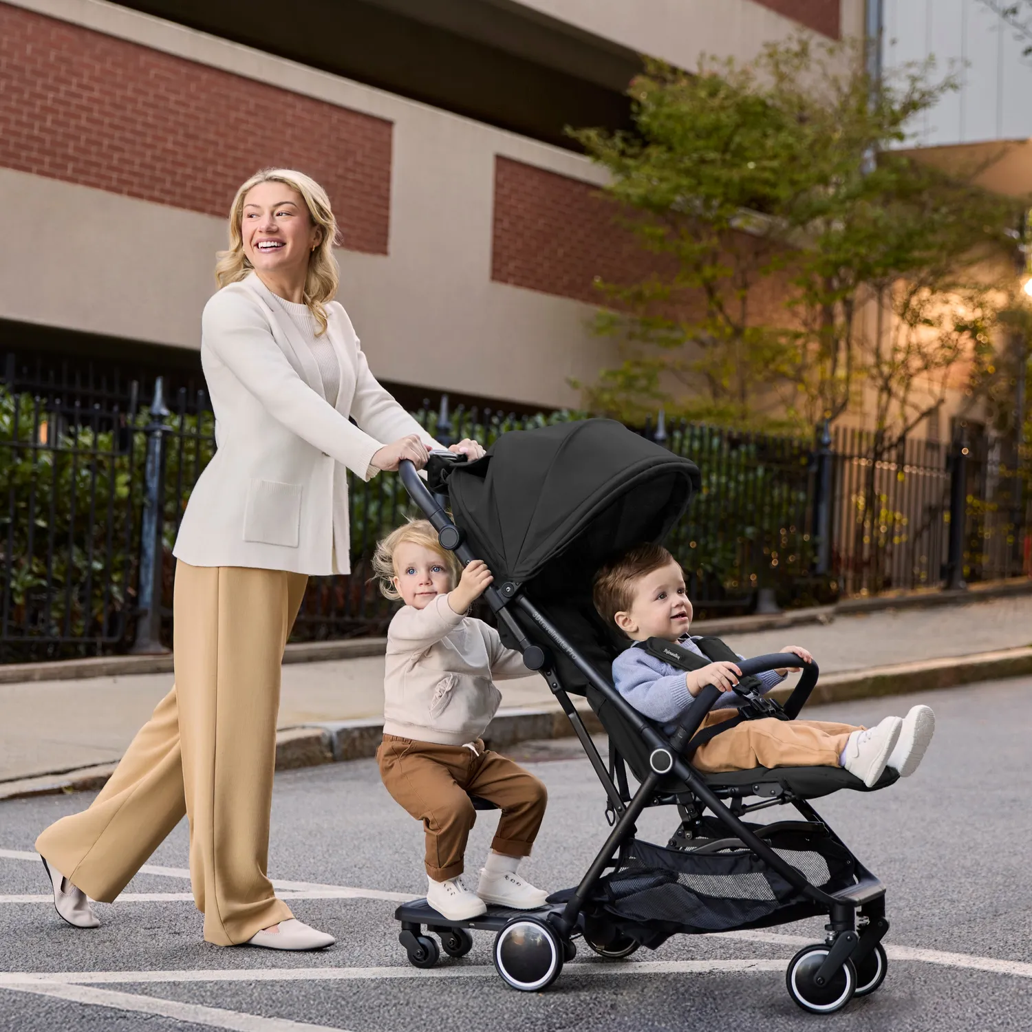 Ingenuity FoldAway Trittbrett mit Sitz für Kinderwagen