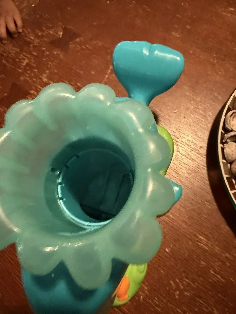 Bright Starts Silly Spout Whale Ball Popper Kugelspiel 3 Bälle mit Licht